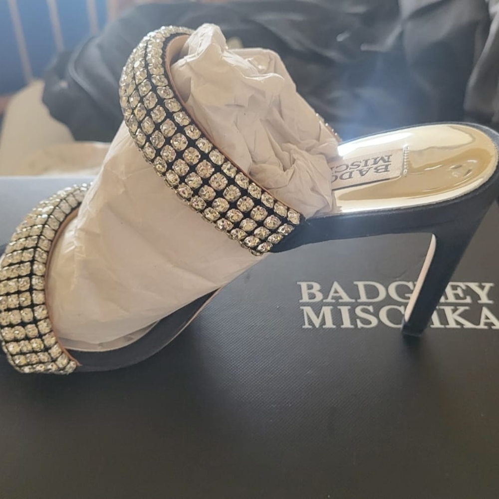 Black Open Heels With Rhinestones Size 6 (True Size 5 Or 5.5) - Picture 6 of 11
